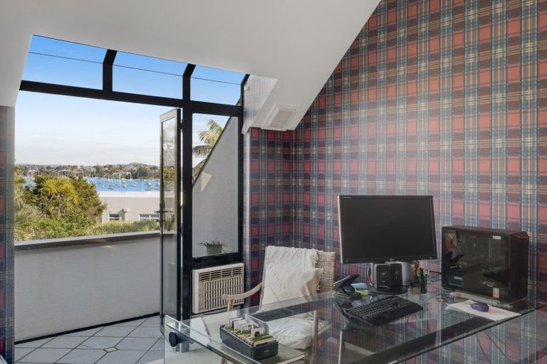 Photo of property in 9 Manor Park, Sunnyhills, Auckland, 2010