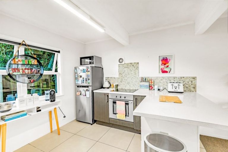 Photo of property in 2/6 Murray Road, Te Atatu Peninsula, Auckland, 0610