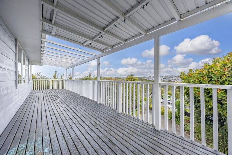 Photo of property in 17 Magdalen Place, West Harbour, Auckland, 0618