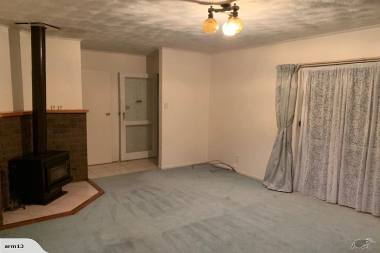 Photo of property in 1/34 Darren Crescent, Half Moon Bay, Auckland, 2012