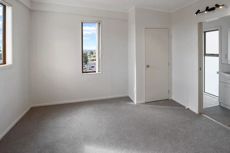 Photo of property in 16 Merlot Lane, Pukekohe, 2120