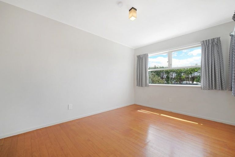 Photo of property in 51 Fairclough Road, Beach Haven, Auckland, 0626