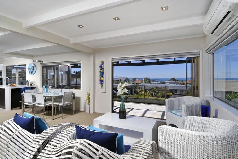 Photo of property in 1/91 Aberdeen Road, Castor Bay, Auckland, 0620