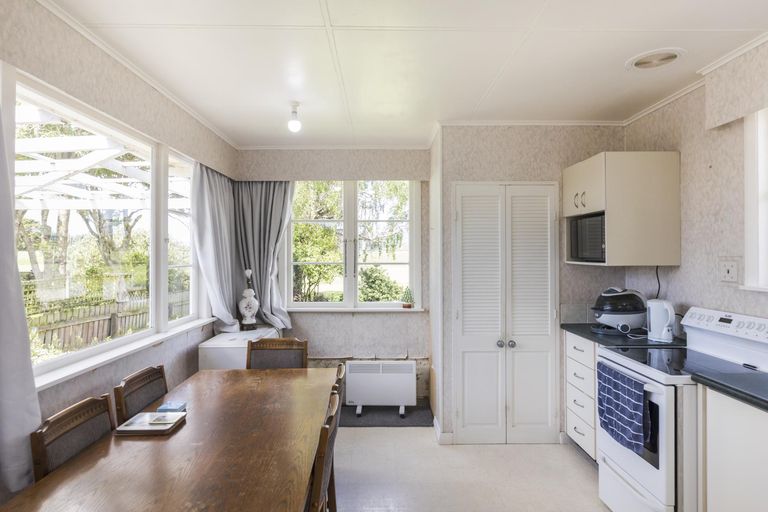 Photo of property in 37 Waterloo Crescent, Hokowhitu, Palmerston North, 4410