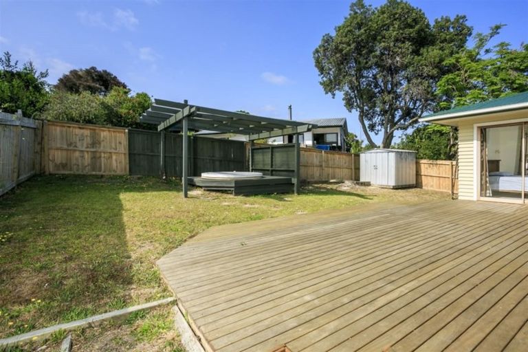 Photo of property in 40 Bond Crescent, Forrest Hill, Auckland, 0620