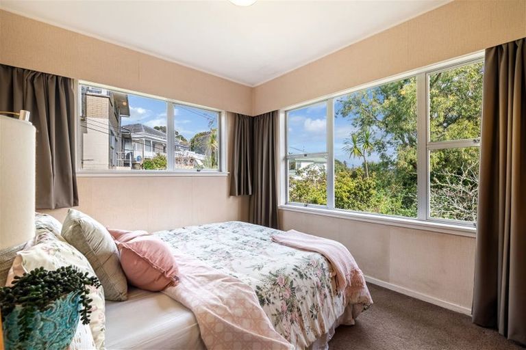 Photo of property in 358 Glenfield Road, Glenfield, Auckland, 0629