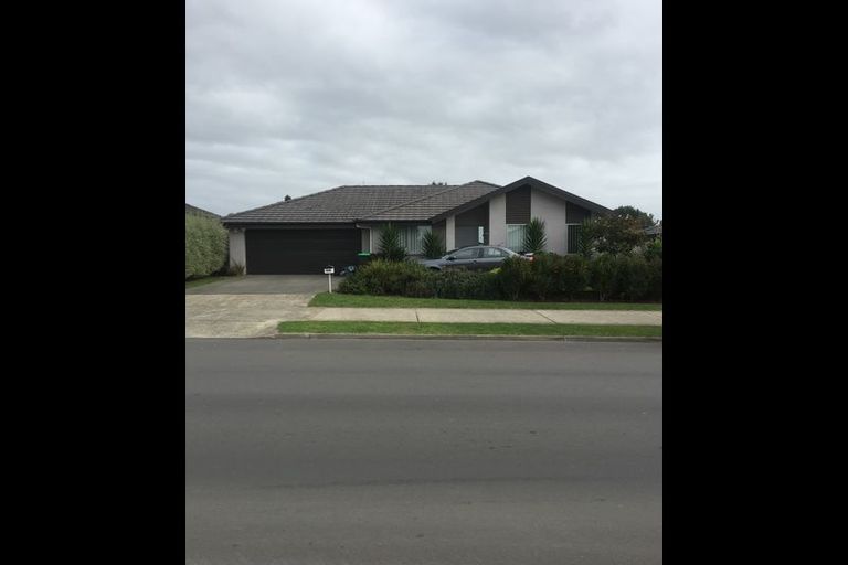 Photo of property in 220 Harbourside Drive, Karaka, Papakura, 2113