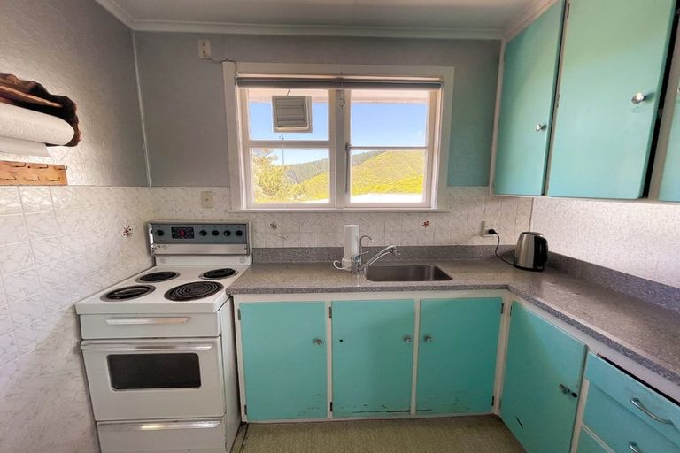 Photo of property in 15 Vancouver Street, Kingston, Wellington, 6021