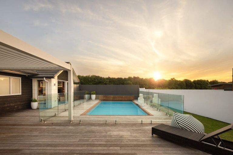 Photo of property in 19 Mike Smith Drive, Cambridge, 3434