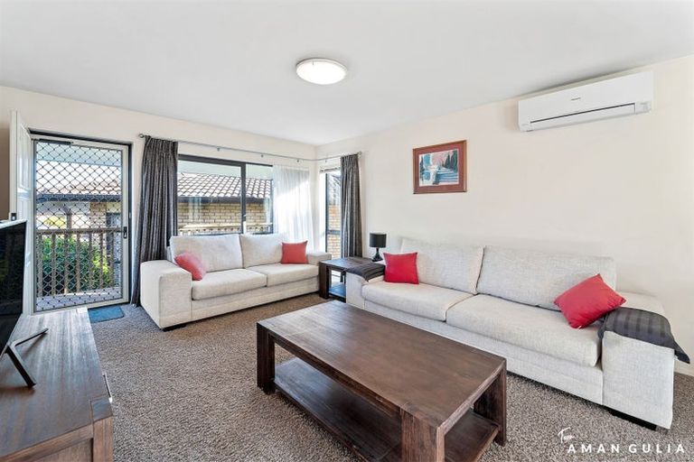 Photo of property in 3/197 Royal Road, Massey, Auckland, 0614