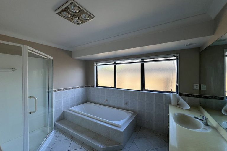 Photo of property in 15 Keswick Close, Northpark, Auckland, 2013