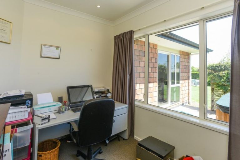 Photo of property in 10 Gavin Black Street, Meeanee, Napier, 4112