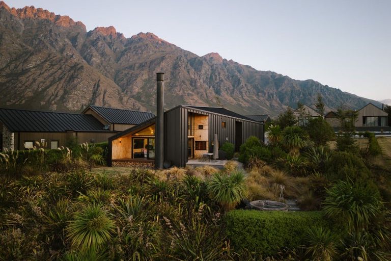 Photo of property in 14 Caithness Court, Jacks Point, Queenstown, 9371