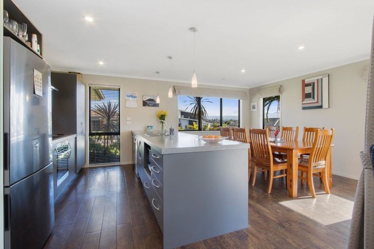 Photo of property in 8 Olive Close, Omokoroa, 3114