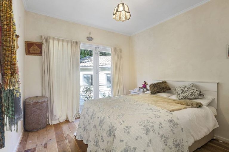 Photo of property in 18 Western Road, Laingholm, Auckland, 0604