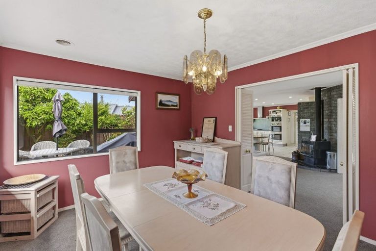 Photo of property in 11 Oakwood Grove, Paraparaumu Beach, Paraparaumu, 5032