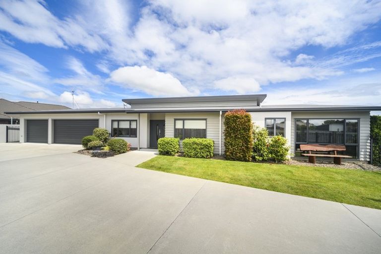 Photo of property in 48 Rosalie Terrace, Kelvin Grove, Palmerston North, 4414