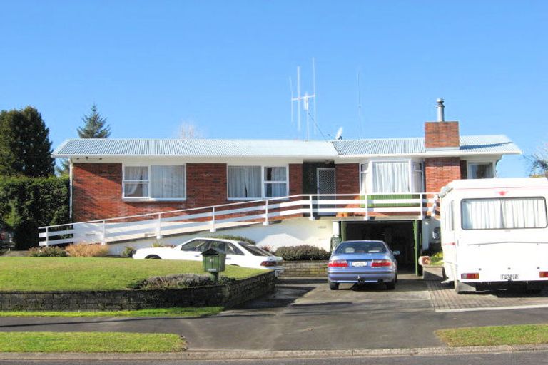 Photo of property in 11 Beverley Crescent, Hillcrest, Hamilton, 3216