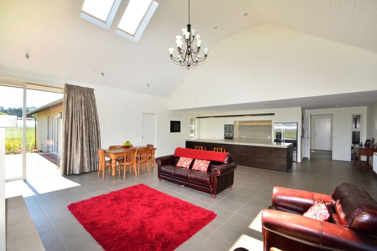 Photo of property in 100 Wingatui Road, Mosgiel, 9024