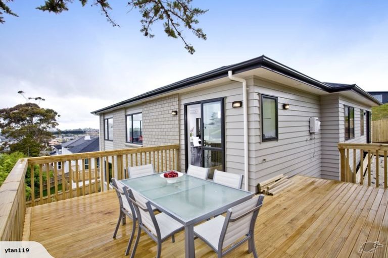 Photo of property in 10 Namsan Close, Fairview Heights, Auckland, 0632