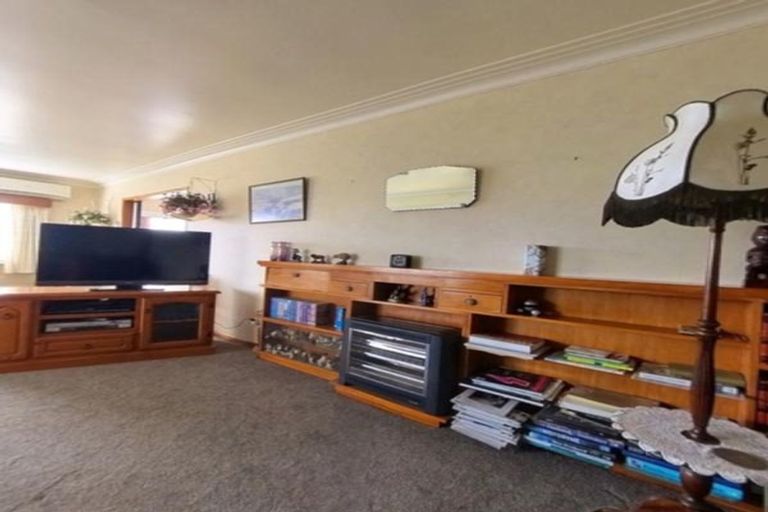Photo of property in 21 Cameron Street, Papakura, 2110