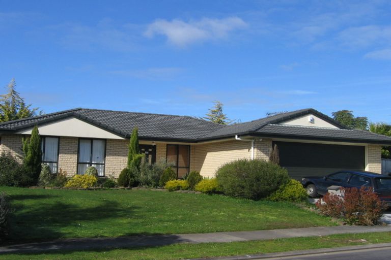 Photo of property in 4 Magilligan Close, East Tamaki Heights, Auckland, 2016