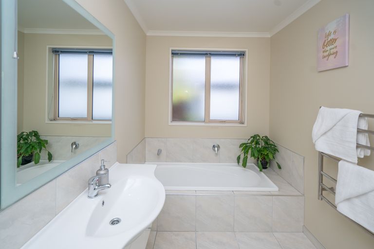 Photo of property in 54 Westpark Drive, Burnside, Christchurch, 8053