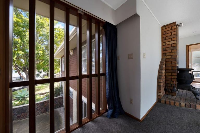 Photo of property in 13 Halcombe Place, Green Bay, Auckland, 0604