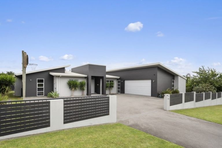 Photo of property in 54 Merriman Place, Pyes Pa, Tauranga, 3112