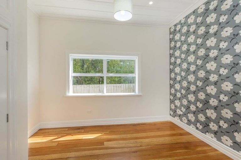 Photo of property in 1/1 Balmain Road, Birkenhead, Auckland, 0626