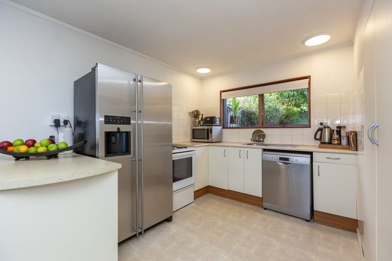Photo of property in 30a Kakariki Grove, Waikanae, 5036