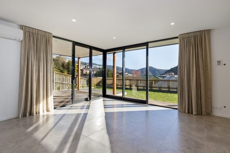 Photo of property in 12b Russell Street, Picton, 7220