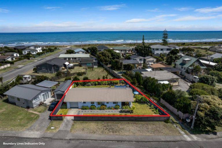 Photo of property in 33 Babbacombe Avenue, Otaki Beach, Otaki, 5512
