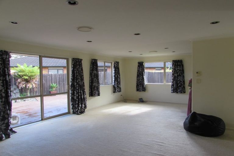 Photo of property in 60 South Kensington Way, Henderson, Auckland, 0612