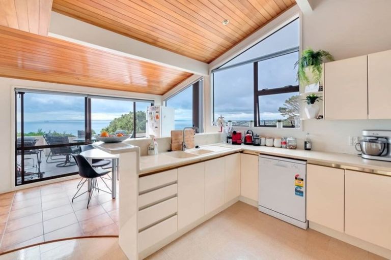 Photo of property in 34 Firth Road, Torbay, Auckland, 0630