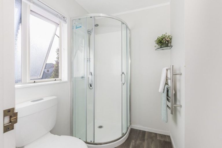 Photo of property in 15a Central Park Drive, Te Atatu South, Auckland, 0610