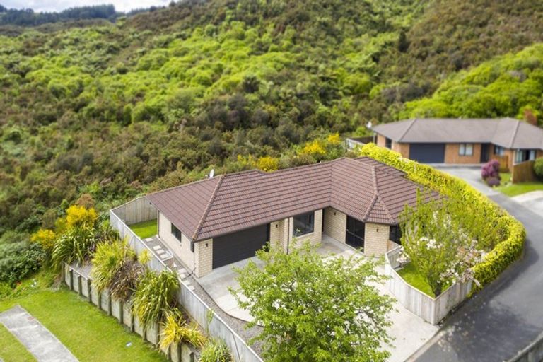 Photo of property in 58 King Charles Drive, Kingsley Heights, Upper Hutt, 5018