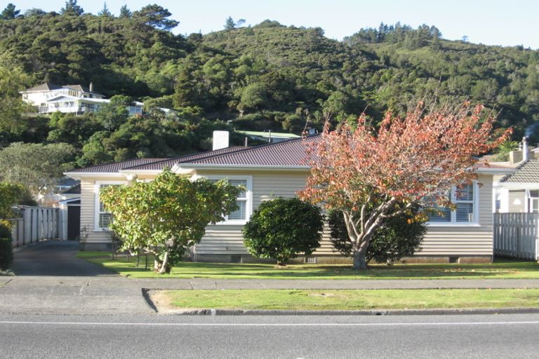 Photo of property in 33 Stokes Valley Road, Stokes Valley, Lower Hutt, 5019