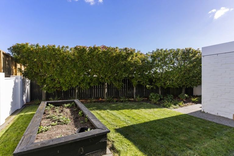 Photo of property in 11 Icarus Place, Half Moon Bay, Auckland, 2012