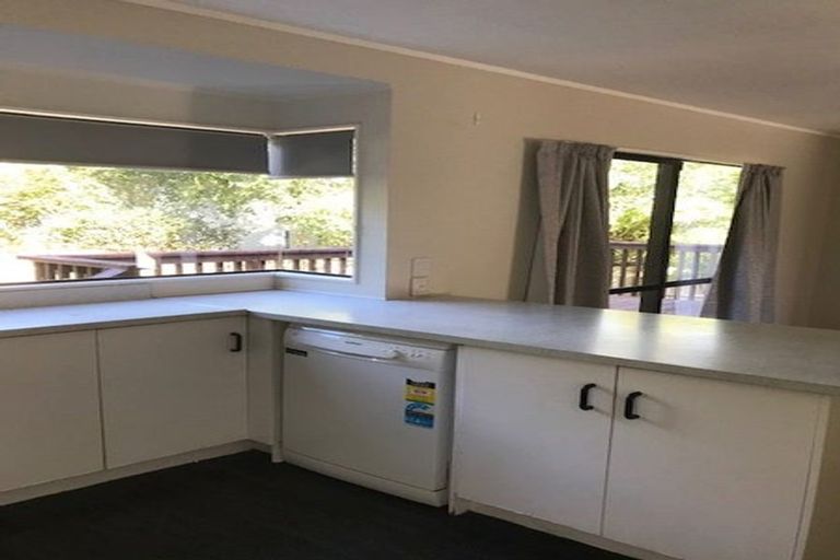 Photo of property in 5 San Bernadino Drive, Henderson, Auckland, 0612