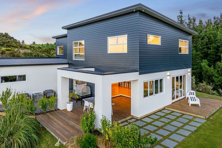 Photo of property in 32 Pacific View, Whitby, Porirua, 5024