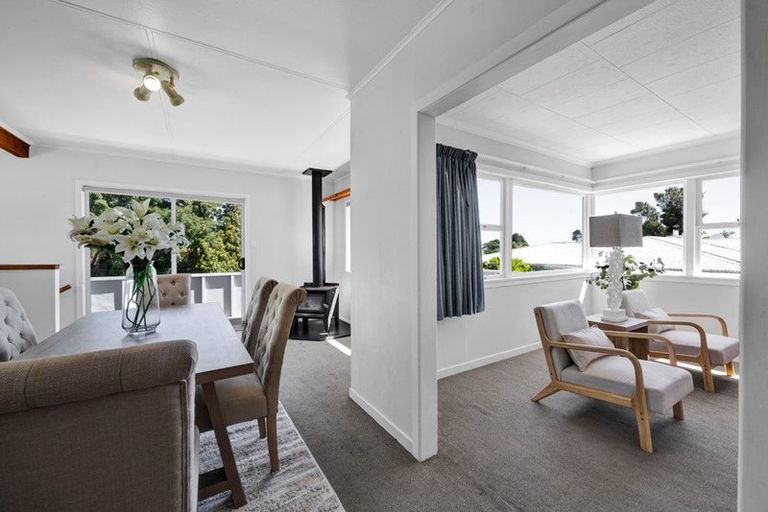 Photo of property in 37 Awanui Street, Merrilands, New Plymouth, 4312