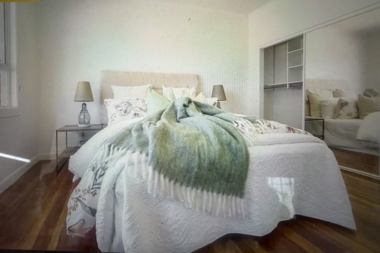 Photo of property in 2/322 East Coast Road, Sunnynook, Auckland, 0632