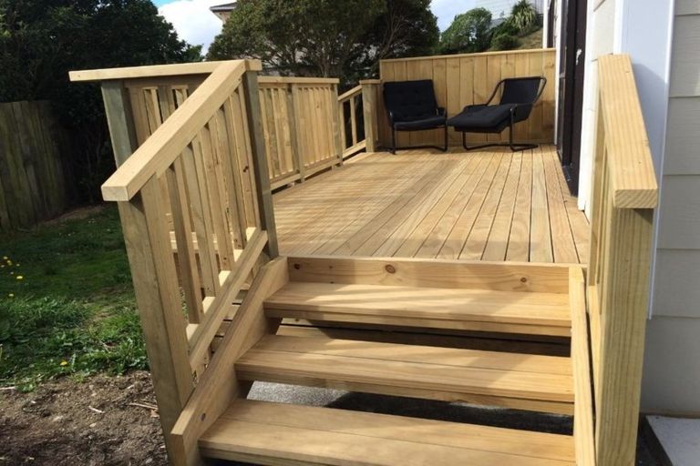 Photo of property in 33a Sunhaven Drive, Newlands, Wellington, 6037