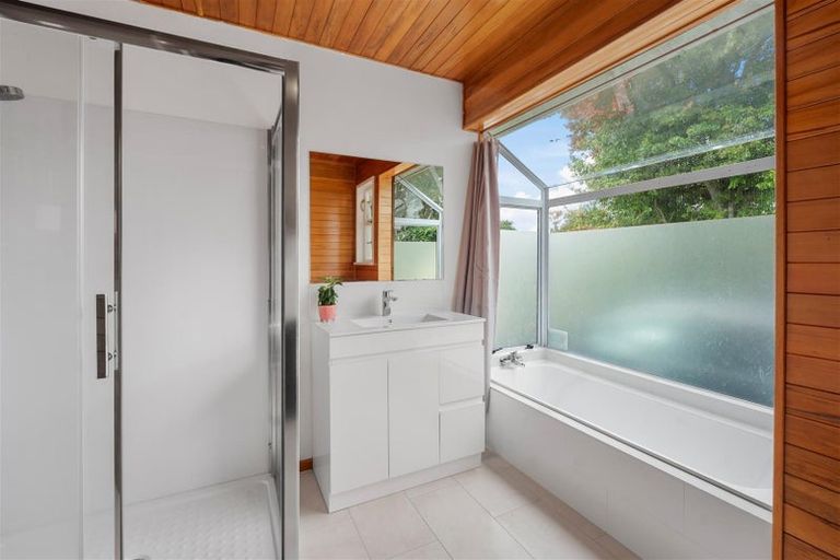 Photo of property in 24 Selwyn Road, Lynmore, Rotorua, 3010