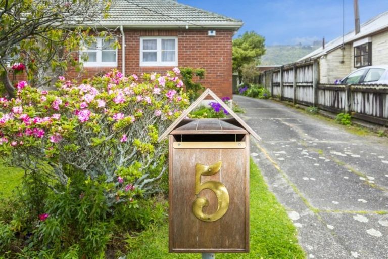 Photo of property in 5 Pearce Crescent, Taita, Lower Hutt, 5011