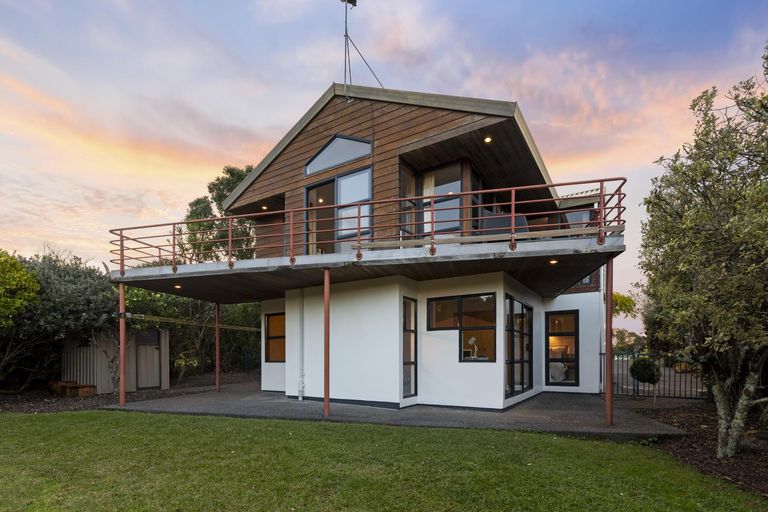 Photo of property in 7b Elgin Place, Red Beach, 0932