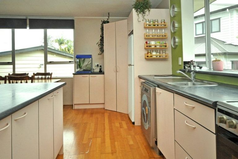 Photo of property in 2/7 Banksia Place, Goodwood Heights, Auckland, 2105