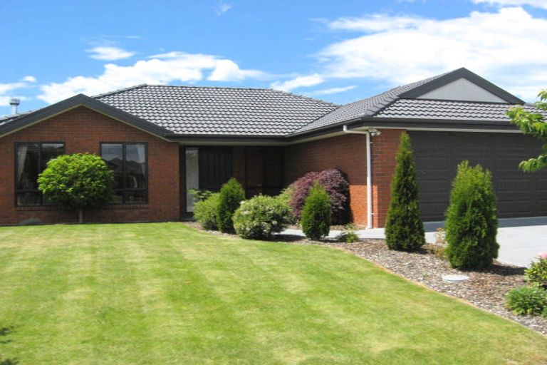 Photo of property in 11 Parkside Crescent, Northwood, Christchurch, 8051