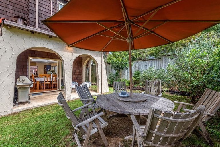 Photo of property in 1 Cobblestone Lane, Hillcrest, Auckland, 0627